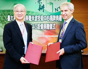 National Taiwan University’s president Dr Pan-Chyr Yang (left) and Guy Séné (right), senior VP, measurement solutions & worldwide sales at Keysight, exchange the donation contract on the B4G MIMO Lab. 