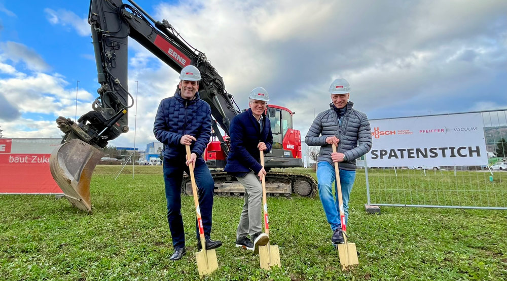 Figure 1: From left to right: Busch Switzerland’s managing director Christian Muser; Busch Vacuum Solutions’ co-CEO & co-owner Sami Busch; and Pfeiffer Vacuum Switzerland’s managing director Jan Torben Weber. Source: Busch Vacuum Solutions. 