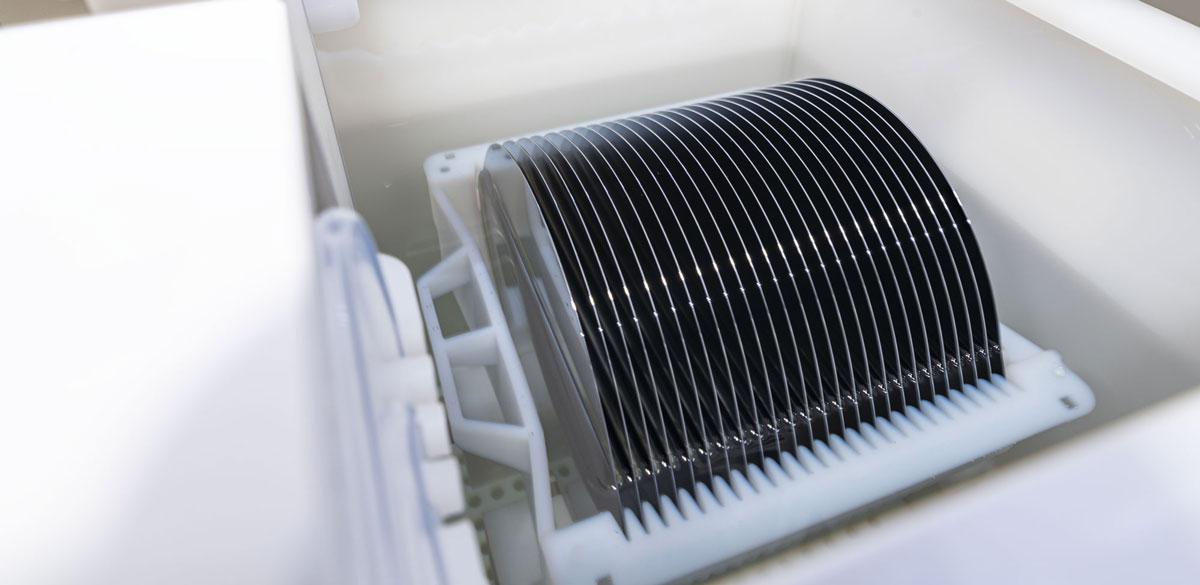 RENA’s wet processing solutions are contributing production know-how for compound semiconductor materials. 