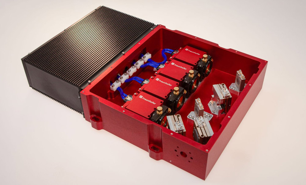 Fraunhofer IAF’s multi-core system with four semi-automatically manufactured MOEMS-EC-QCL modules. 