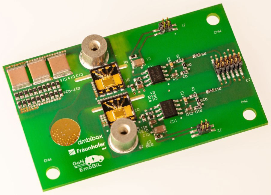 Close-up of the power module developed and manufactured at Fraunhofer IAF, featuring 1200V-class GaN transistors on an insulating substrate for use in bidirectional DC charging systems. © Fraunhofer IAF. 