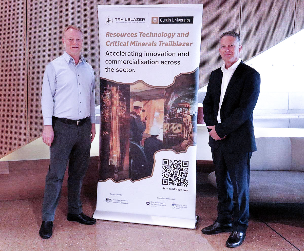 Rohan McDougall with Luke Hampson at Curtin University. (Photo courtesy of Curtin University).