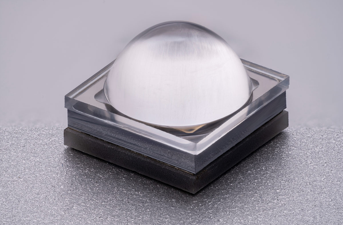 Far-UVC LED with lens and reflector. The hermetically sealed housing ensures enhanced reliability and robustness in demanding operating environments. © FBH/schurian.com.